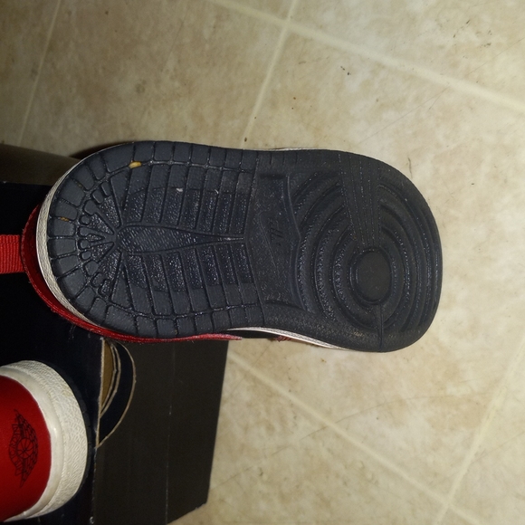 Retro Jordan 1s 7c - Picture 6 of 7